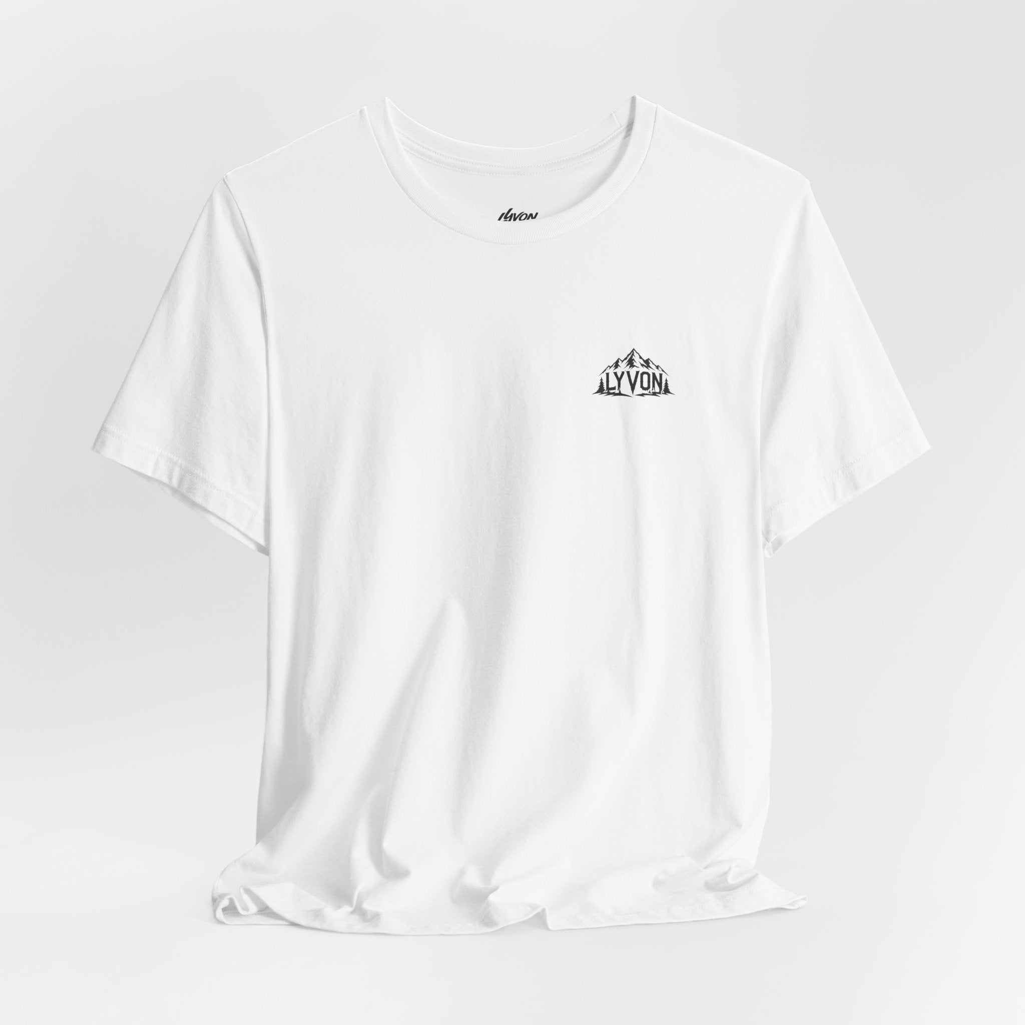 LYVON Outdoor Deer Tee — T-Shirt Graphique Montagne