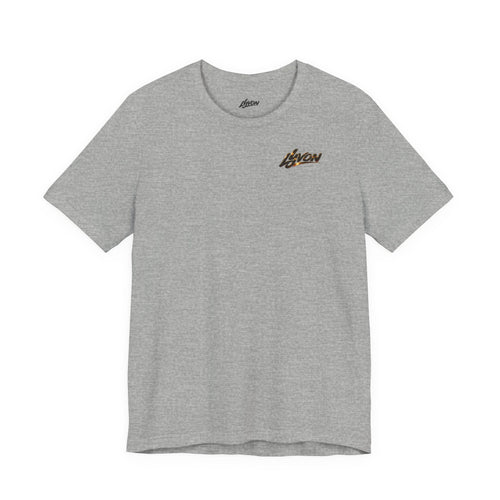 LYVON 'Born to Stand Out' — T-Shirt Graphique Signature